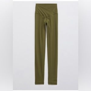 OFFLINE By Aerie Real Me High Waisted Crossover Legging

Color: Granola Groove